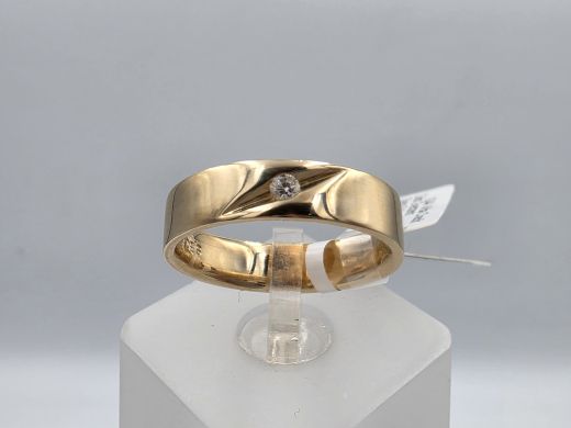 Золотое кольцо с бриллиантом, 5.11 г, разм. 18