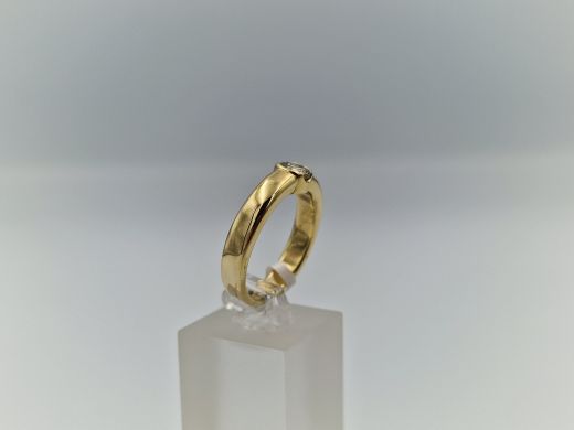 Золотое кольцо с бриллиантом, 7.11 г, разм. 18.5