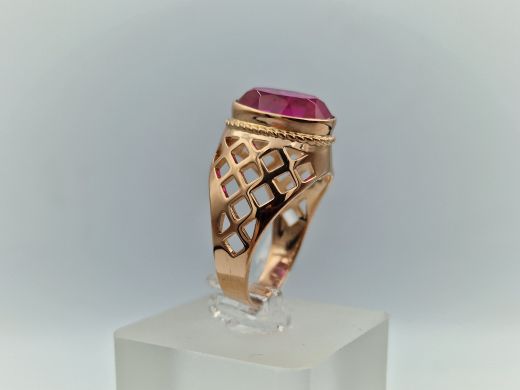 Zelta gredzens ar koraļļi, 7.12 g, izm. 18.8