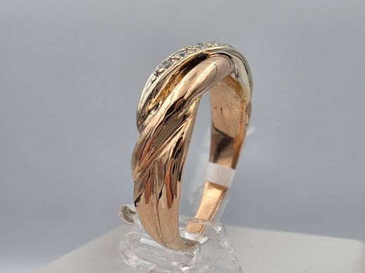 Золотое кольцо с бриллиантом, 3.65 г, разм. 16