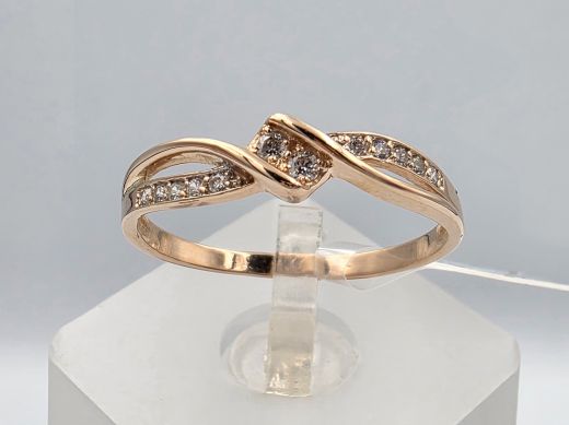 Gold ring with zircon