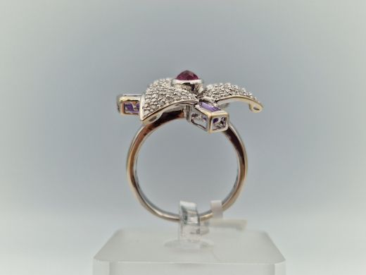 Zelta gredzens ar briljantu un safīru un ametistu, 10.13 g, izm. 19