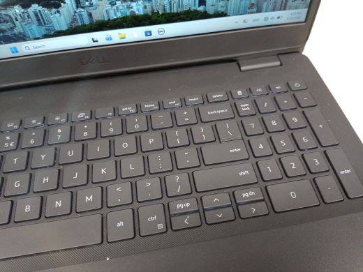 Dell Vostro 15 3000 256