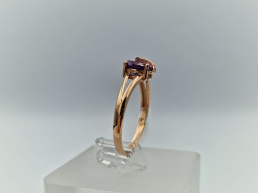 Gold ring with zircon, 1.57 g, size 18