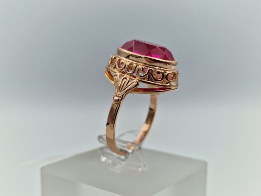 Zelta gredzens ar koraļļi, 5.2 g, izm. 17.5