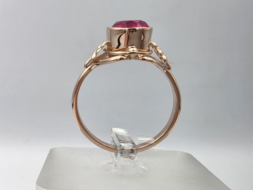 Золотое кольцо с кораллом, 3.64 г, разм. 18.5