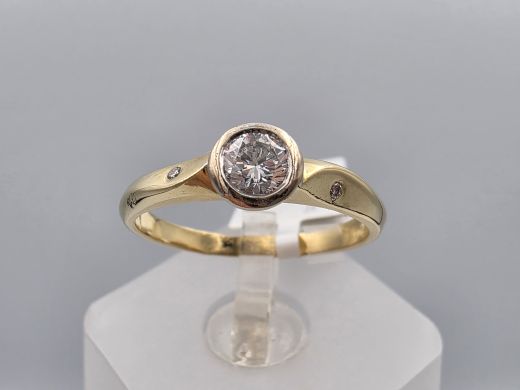 Gold ring with diamond, 3.29 g, size 17.5