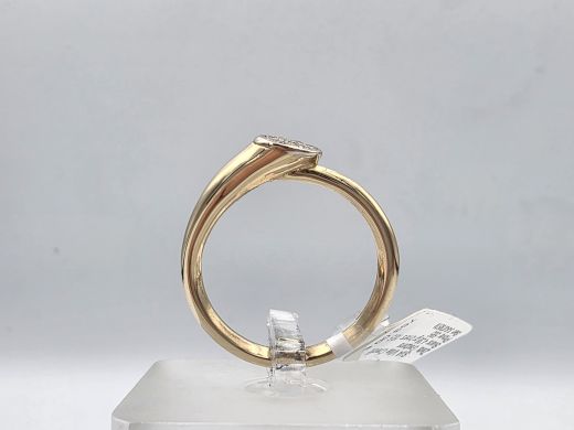 Золотое кольцо с бриллиантом, 4.38 г, разм. 18.5