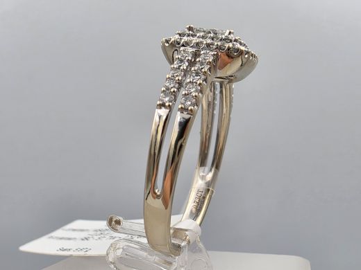Gold ring with diamond, 5.67 g, size 19.5