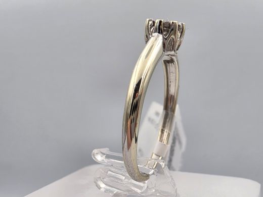 Gold ring with diamond, 2.01 g, size 17