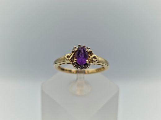 Zelta gredzens ar ametistiem, 2.3 g, izm. 17.5