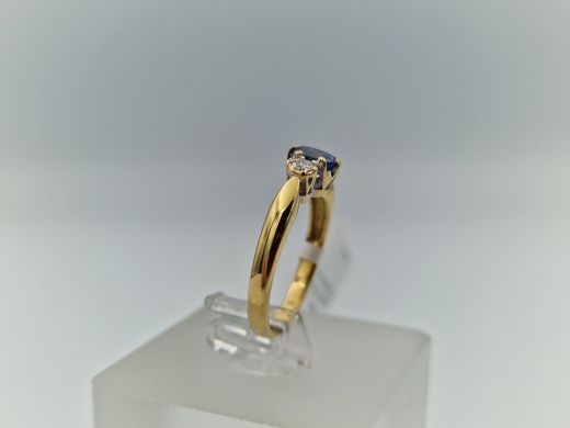 Zelta gredzens ar briljantu un safīru, 2.71 g, izm. 15.8