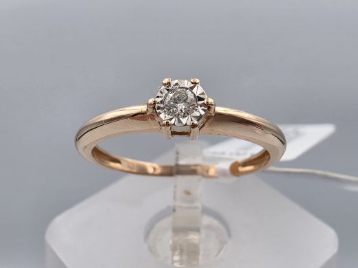 Gold ring with diamonds