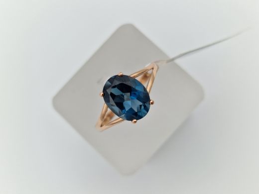 Zelta gredzens ar topāzu, 2.49 g, izm. 18