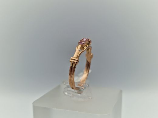 Zelta gredzens ar koraļļi, 1.88 g, izm. 16.5