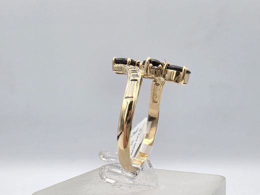 Gold ring with diamonds and sapphires, 2.76 g, size 18