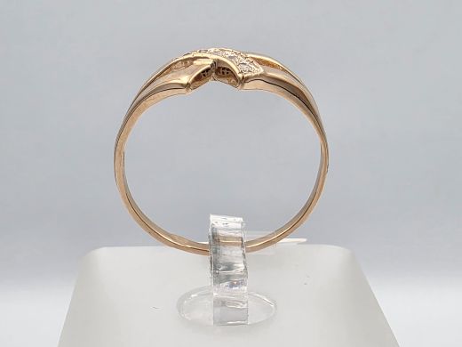 Gold ring with zircon