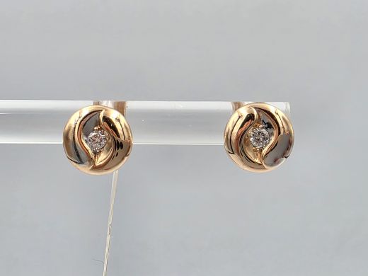 Gold earrings with diamonds